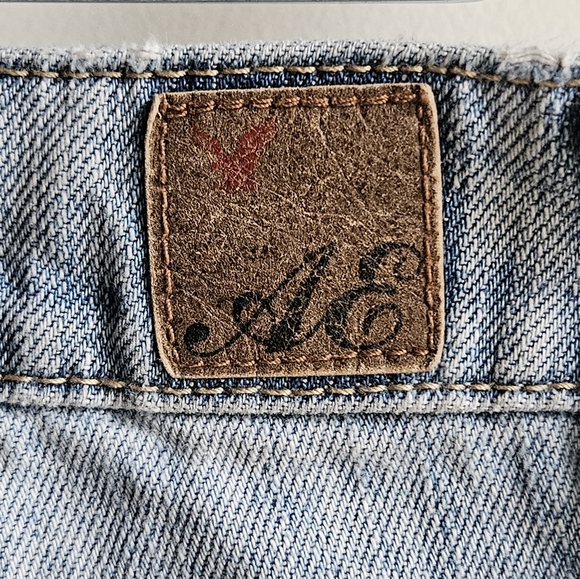 American Eagle Distressed Jean Shorts in Women's Size 8 - Picture 3 of 16